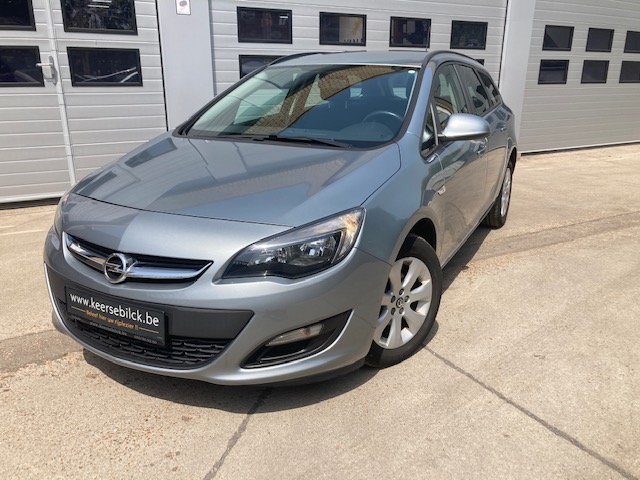 Opel Astra Sports Tourer Edition voorkant